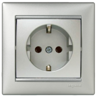 Розетка с заземляющим контактом Valena 770120 алюминий Розетка с заземляющим контактом Valena 770120 алюминий