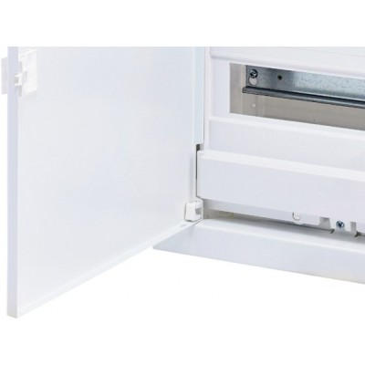 Металопластиковий щит ECG28 24+4 М з металевими білими дверцятами.